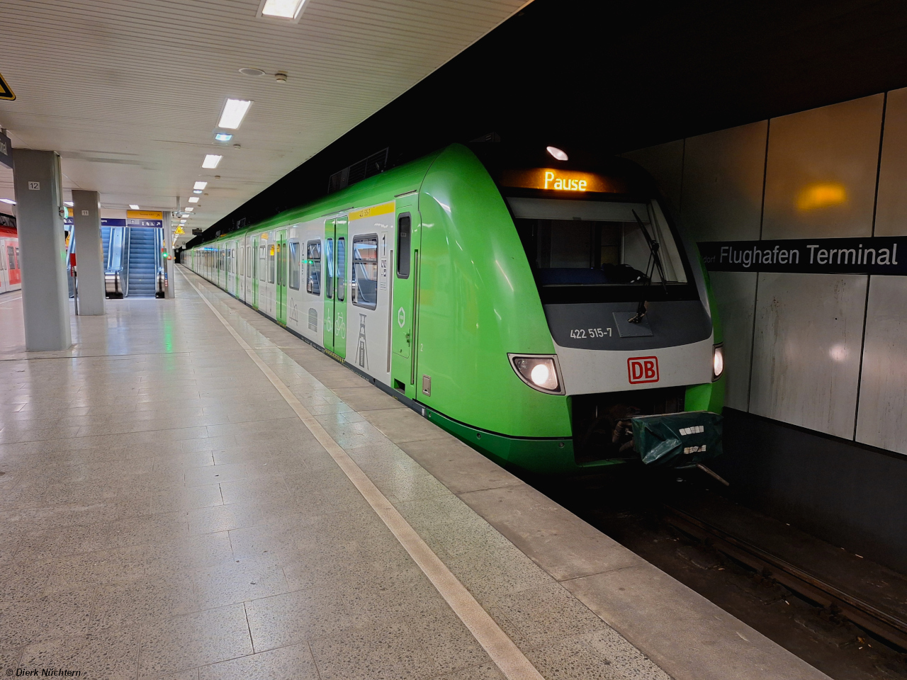 422 515-7 · Düsseldorf Flughafen Terminal